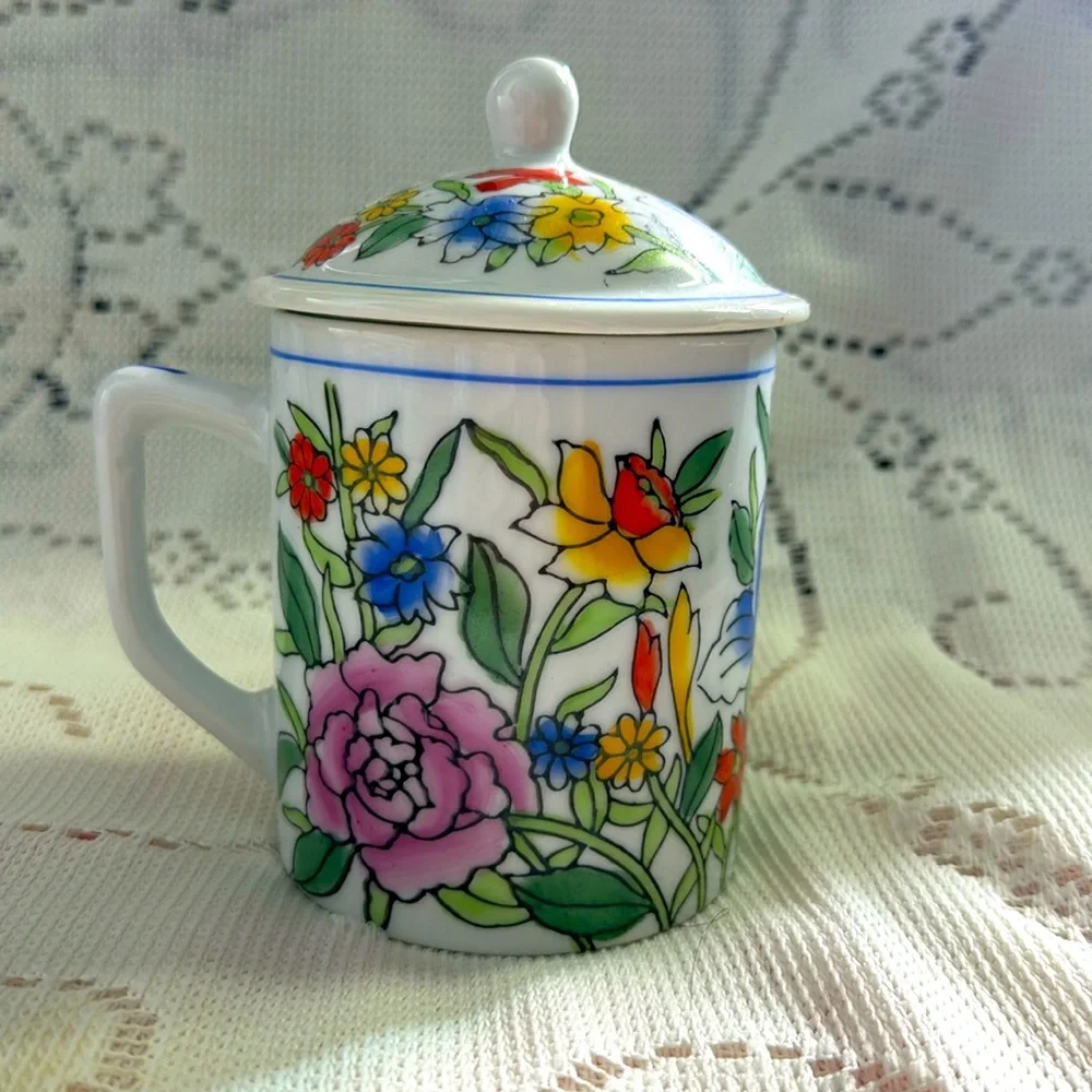 Early 1990s Williams-Sonoma Chinese Porcelain Style Lidded Mugs